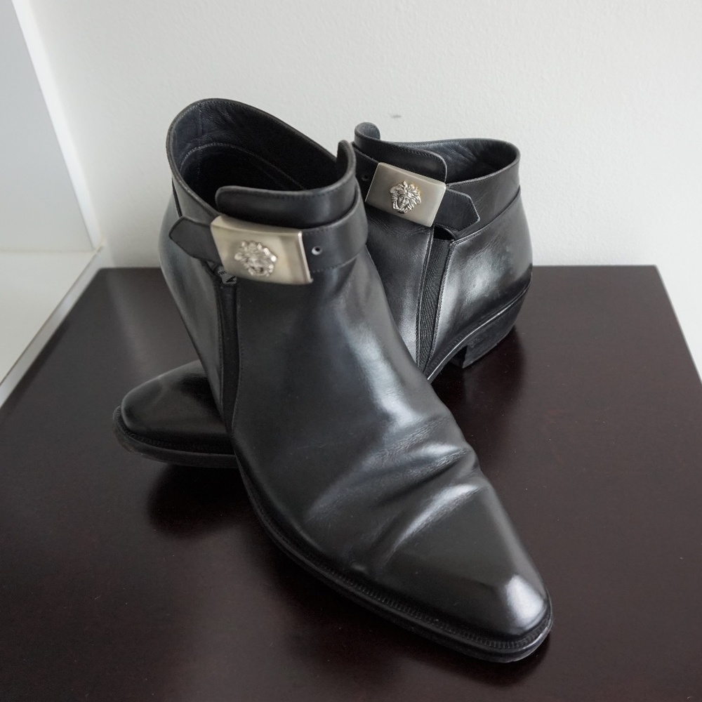Versache Men's Ankle High Boots Size 6, Medusa